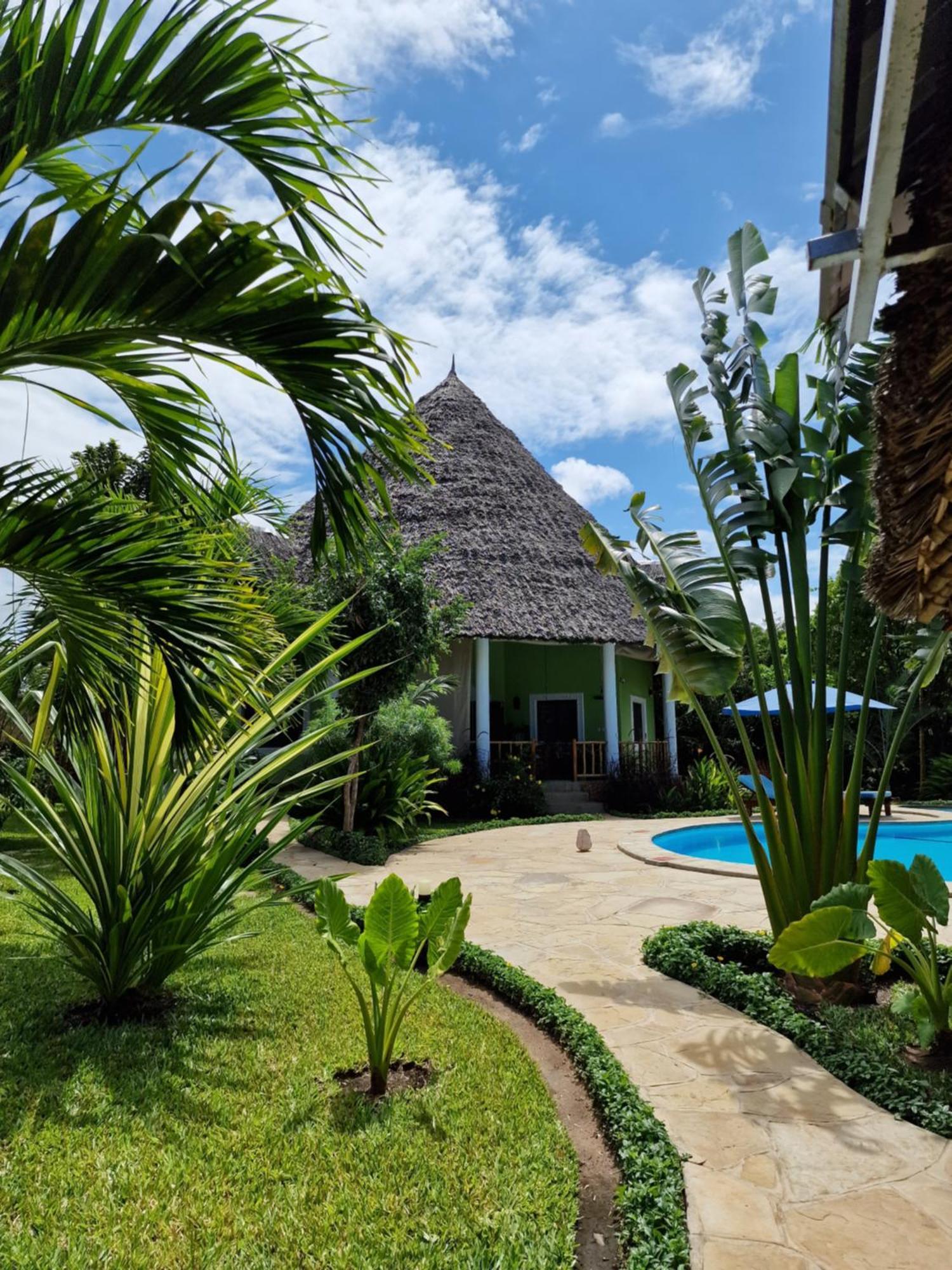 Paradiesische Villa Maisha Mazuri Mit Pool. Terrasse Und Personal Діані-Біч Екстер'єр фото